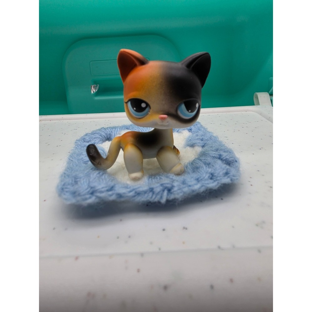 Littlest Pet Shop Shorthair cat #106 Orange and black with Blue eyes Cat Figure